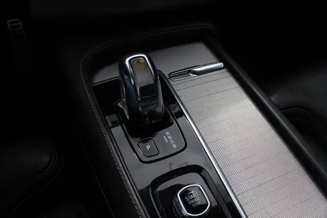 Volvo XC90 view 29