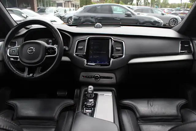 Volvo XC90 view 2