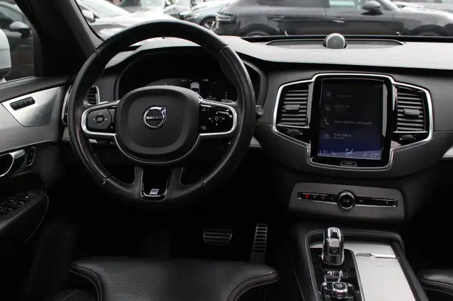 Volvo XC90 view 9