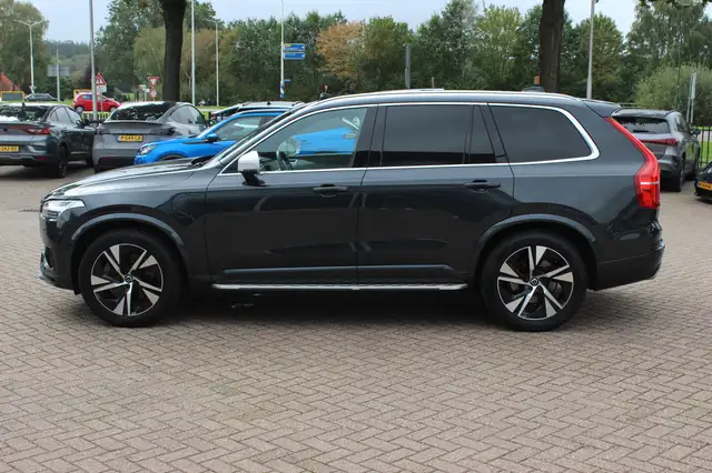 Volvo XC90 view 7