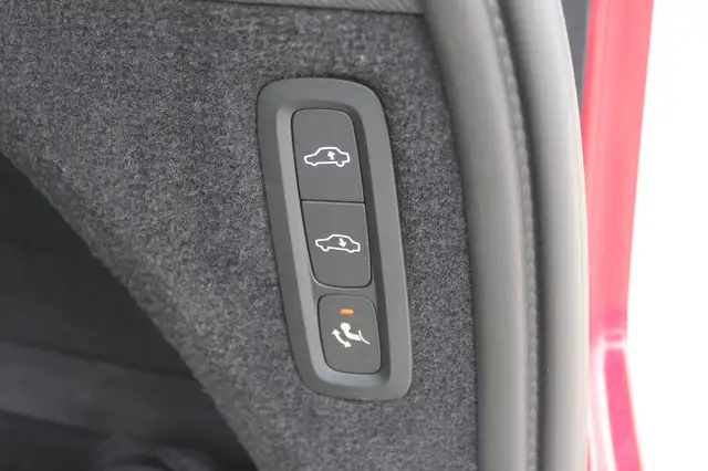 Volvo XC90 view 17