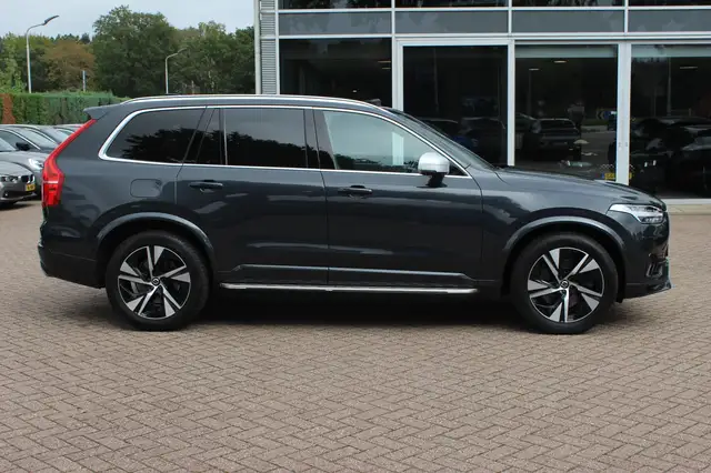 Volvo XC90 view 5