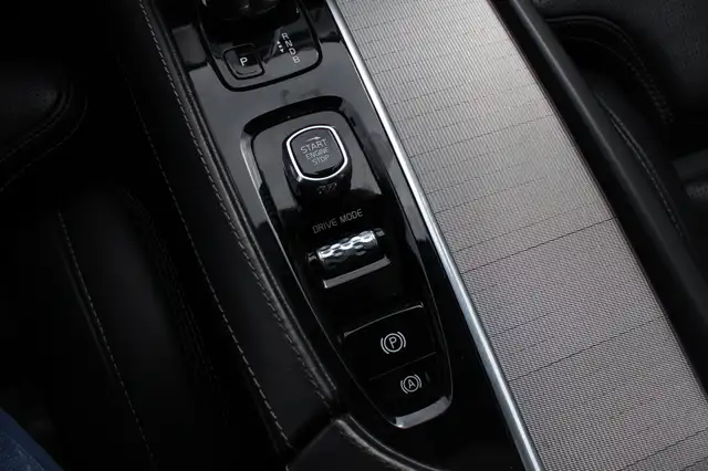 Volvo XC90 view 30