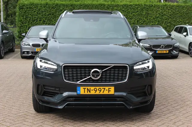 Volvo XC90 view 8