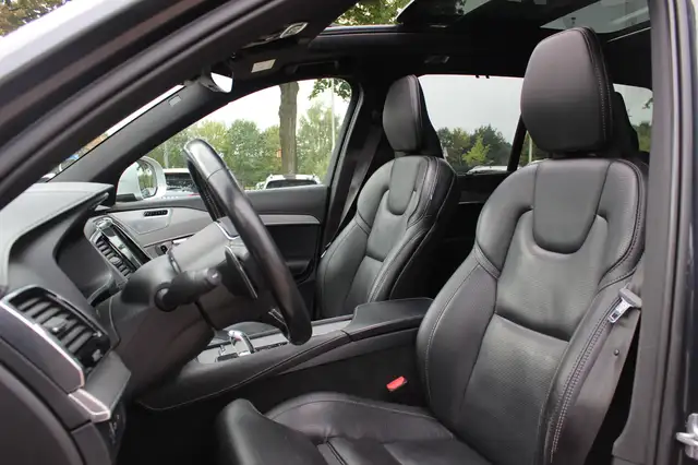 Volvo XC90 view 4
