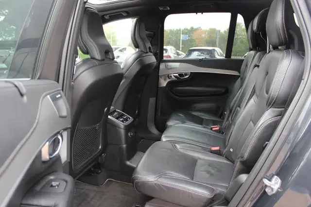 Volvo XC90 view 11