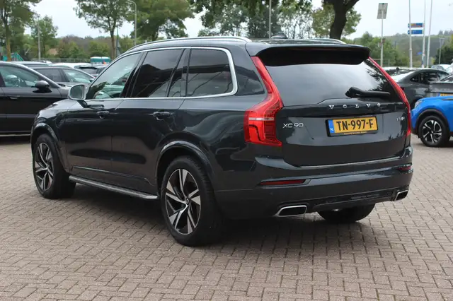 Volvo XC90 view 3