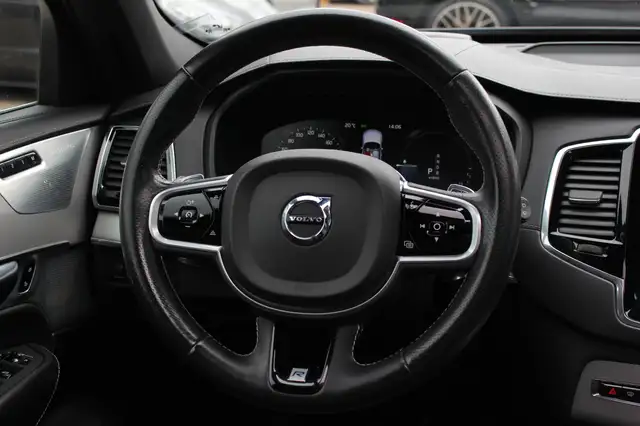 Volvo XC90 view 18