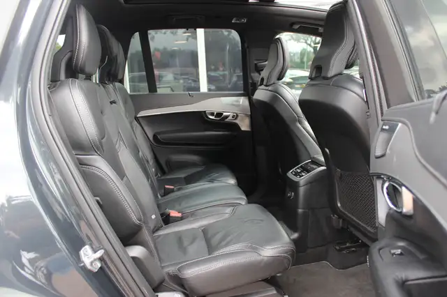 Volvo XC90 view 12