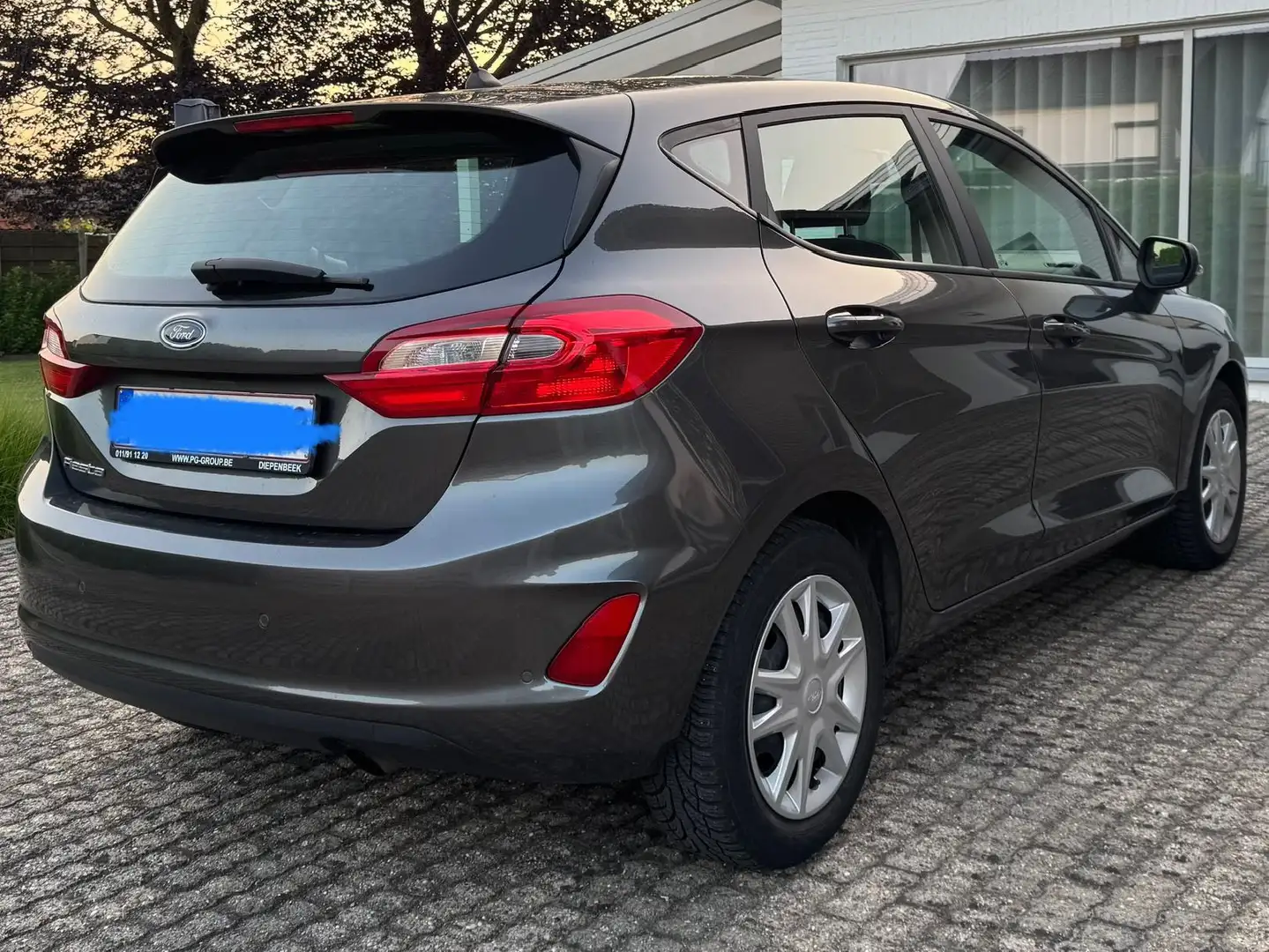 Ford Fiesta Fiesta 1.1 TREND Grijs - 2