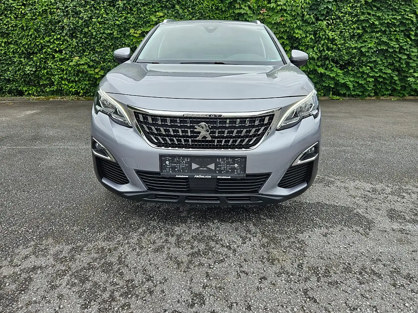 Peugeot 3008 1,6 BlueHDi 120 S&S EAT6 Allure Grau - 1
