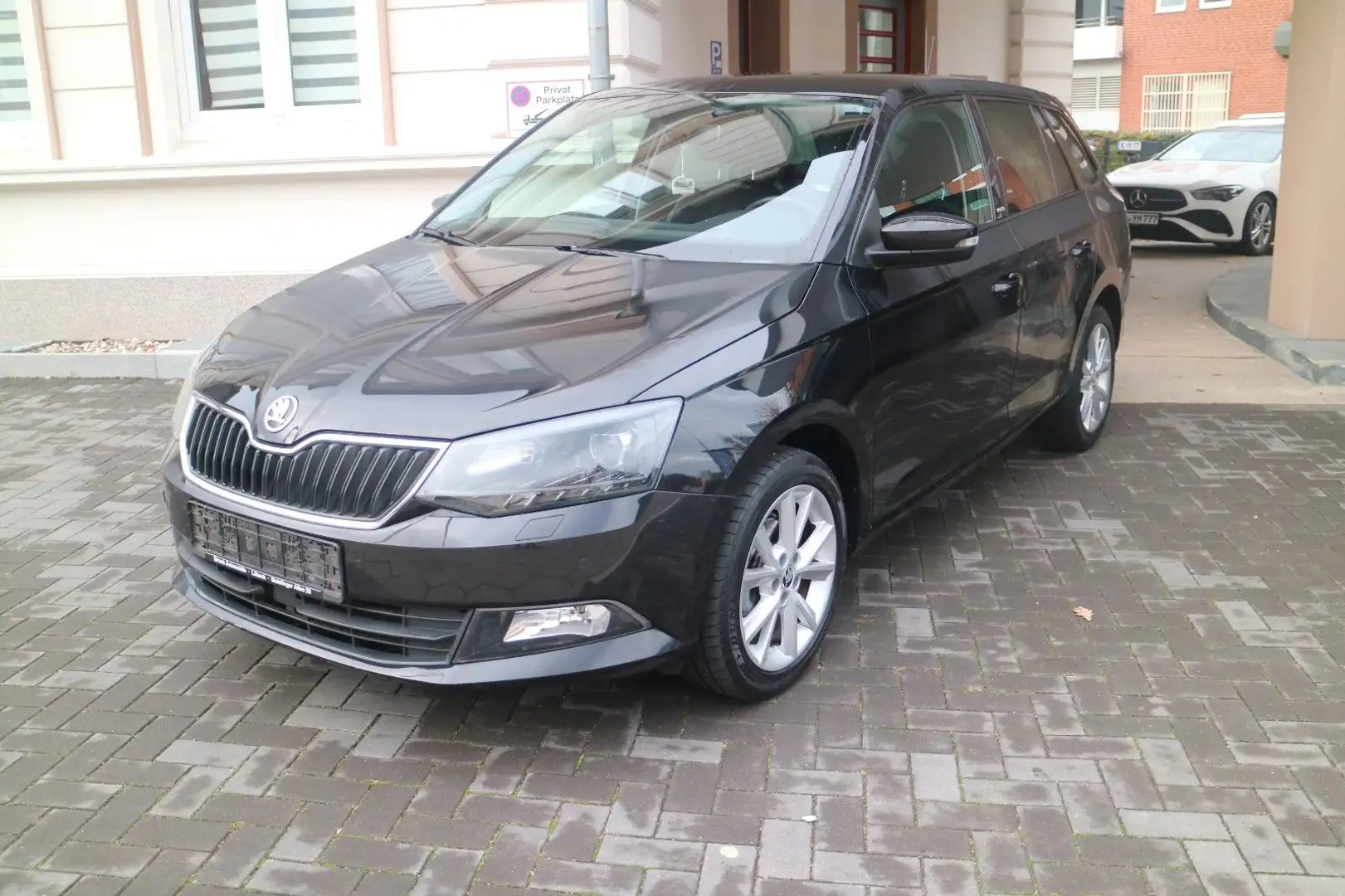 Skoda Fabia Combi Joy 1,2 KLIMA/SHZ/2.HD Schwarz - 1