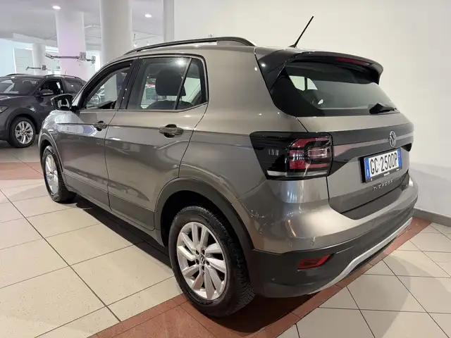 Volkswagen T-Cross view 3