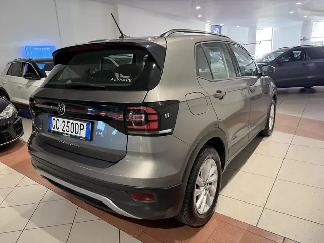 Volkswagen T-Cross view 5