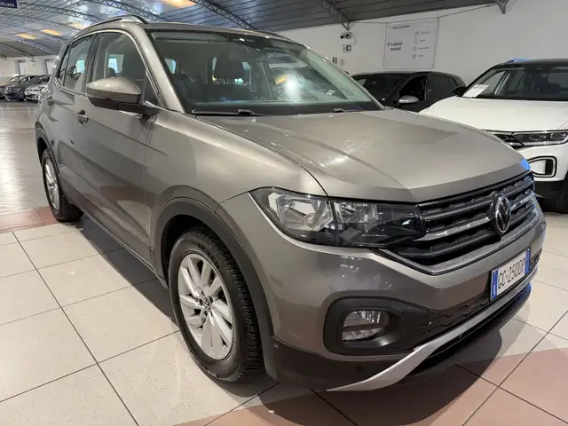 Volkswagen T-Cross view 6