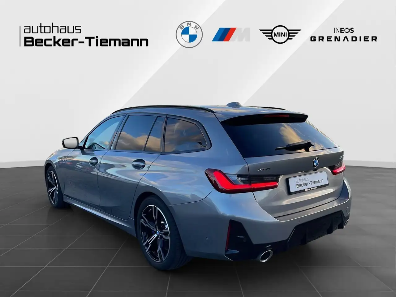 BMW 330 i xDrive Touring M Sport/LivePro/CarPlay/Driving/A 4