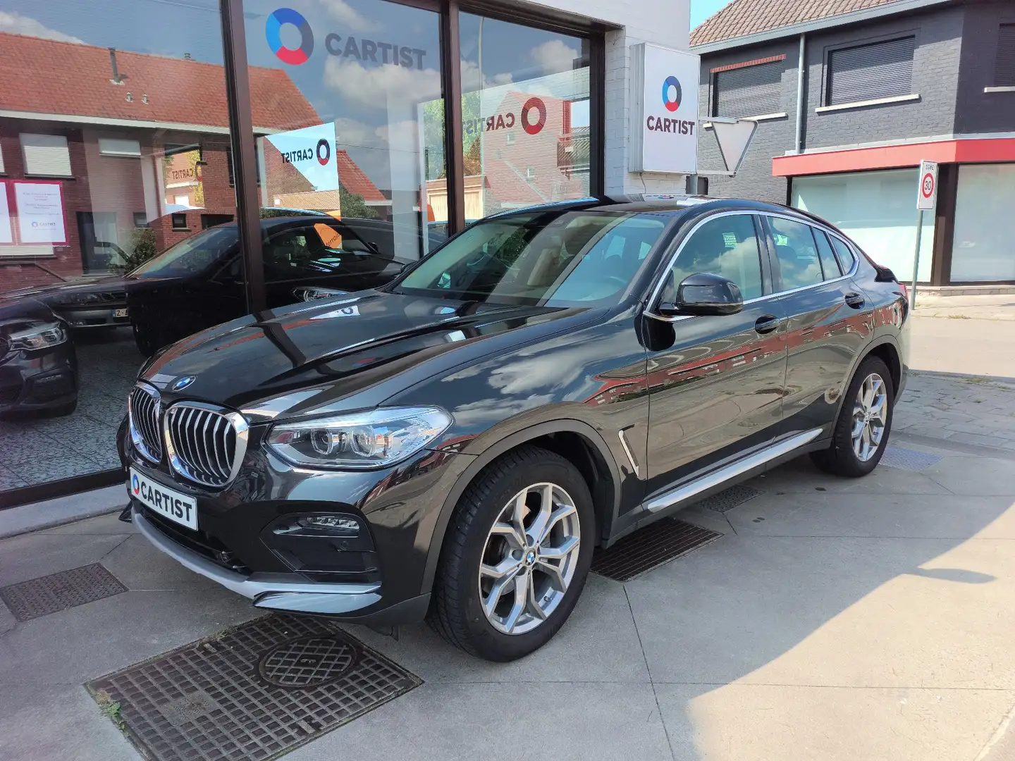 BMW X4 X4 xDrive20d Aut. xLine Zwart - 2
