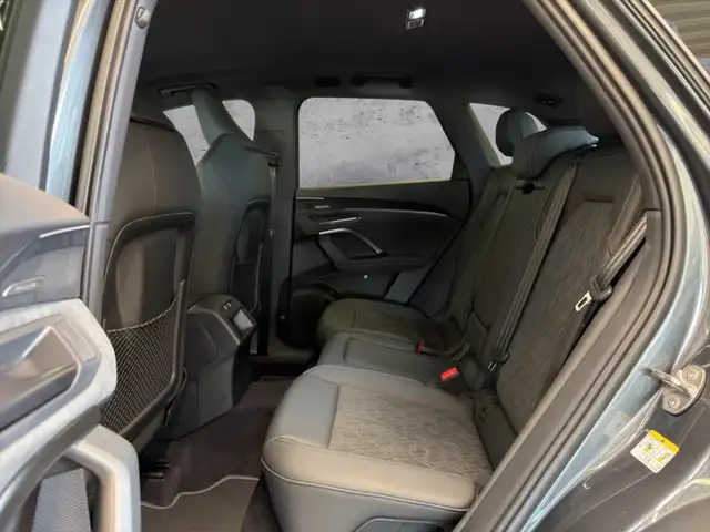 Audi Q5 view 10