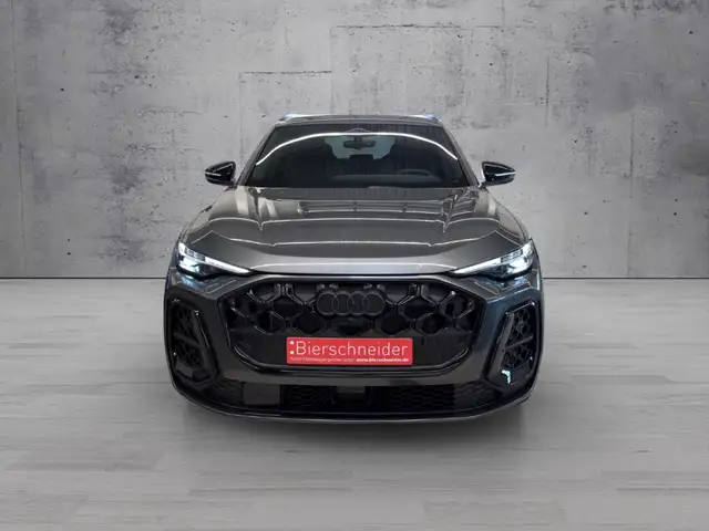 Audi Q5 view 2