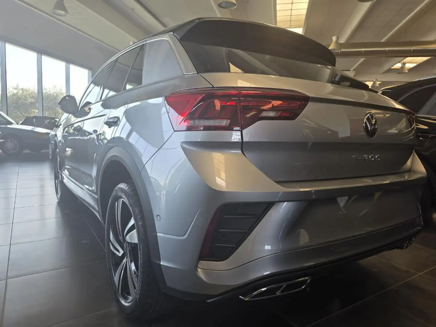 Volkswagen T-Roc 2.0 TDI SCR R-Line Plus Grau - 2