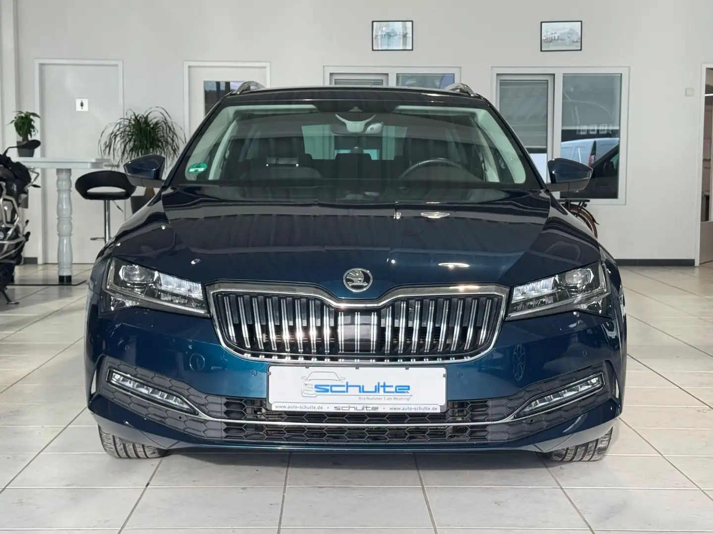 Skoda Superb Combi Style *Kamera*Navi*AHK* Bleu - 2