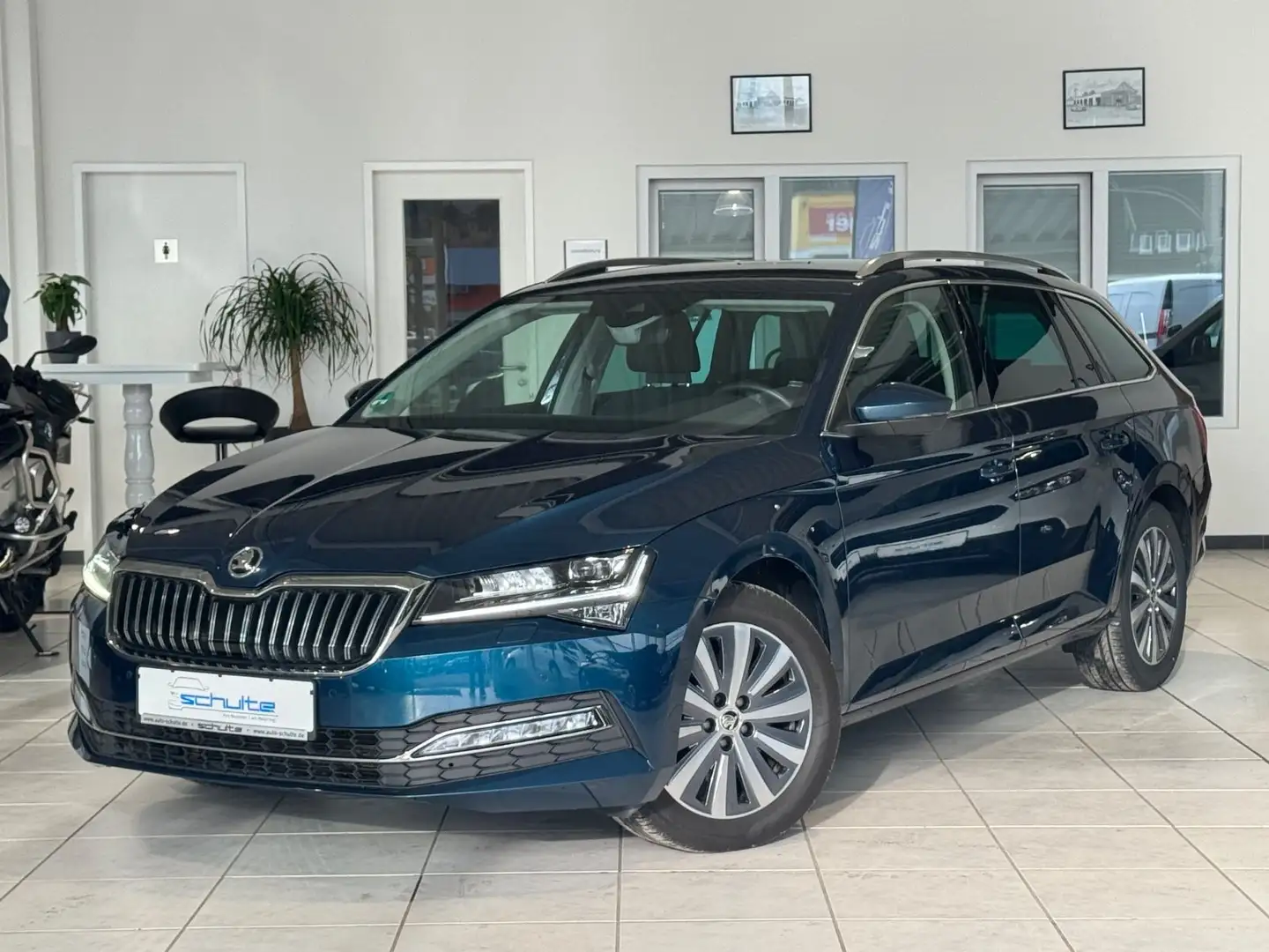 Skoda Superb Combi Style *Kamera*Navi*AHK* Bleu - 1