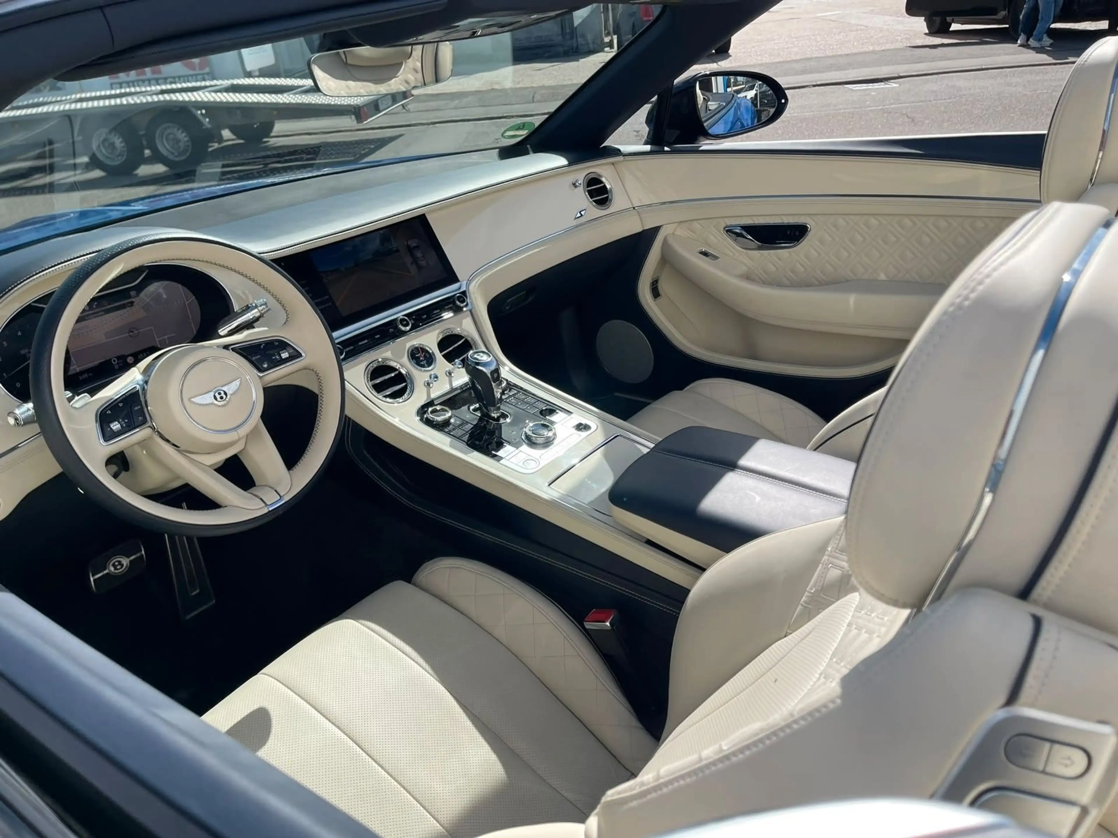 Bentley Continental GTC V8S — photo 10