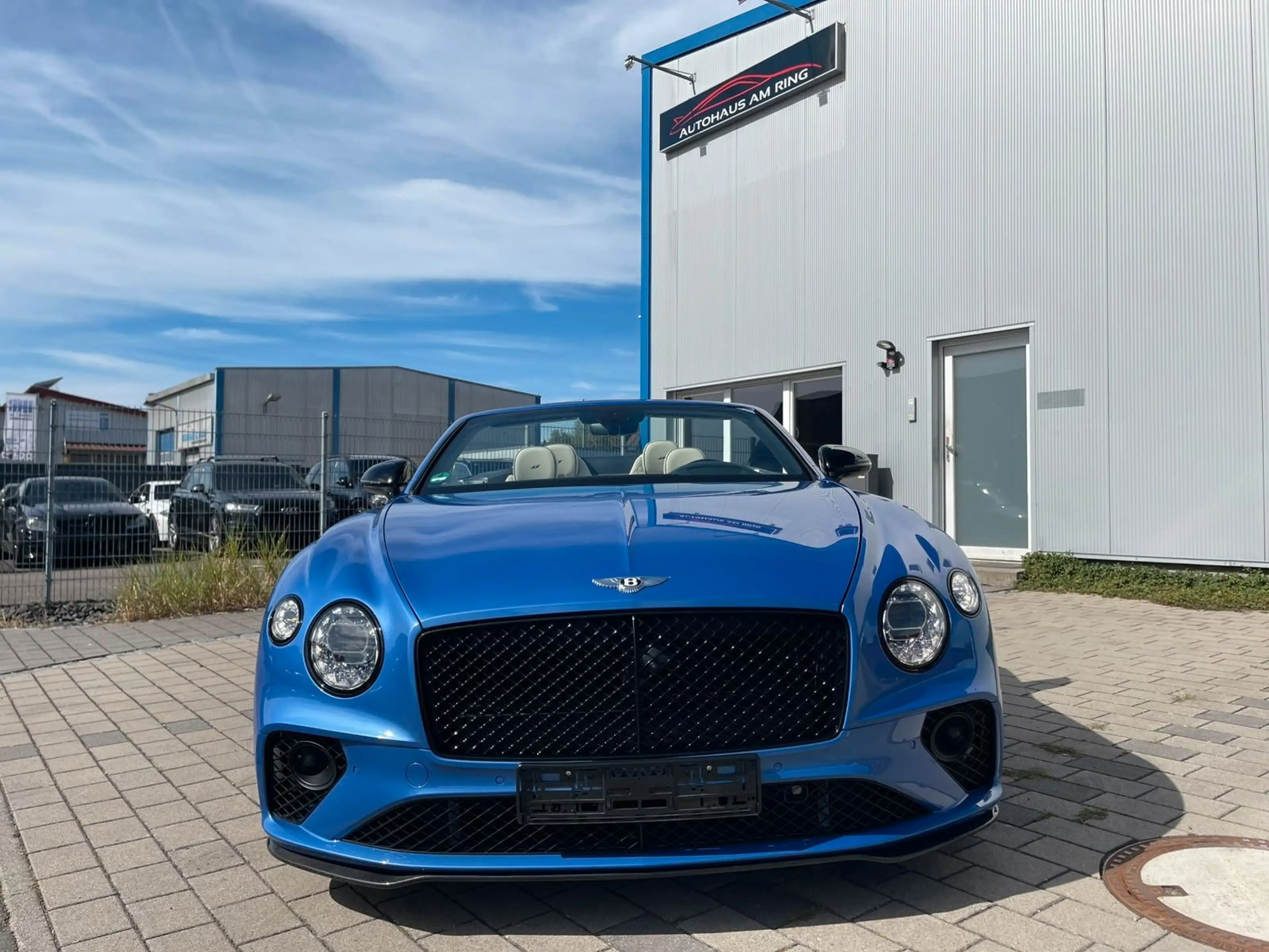 Bentley Continental GTC V8S — photo 2
