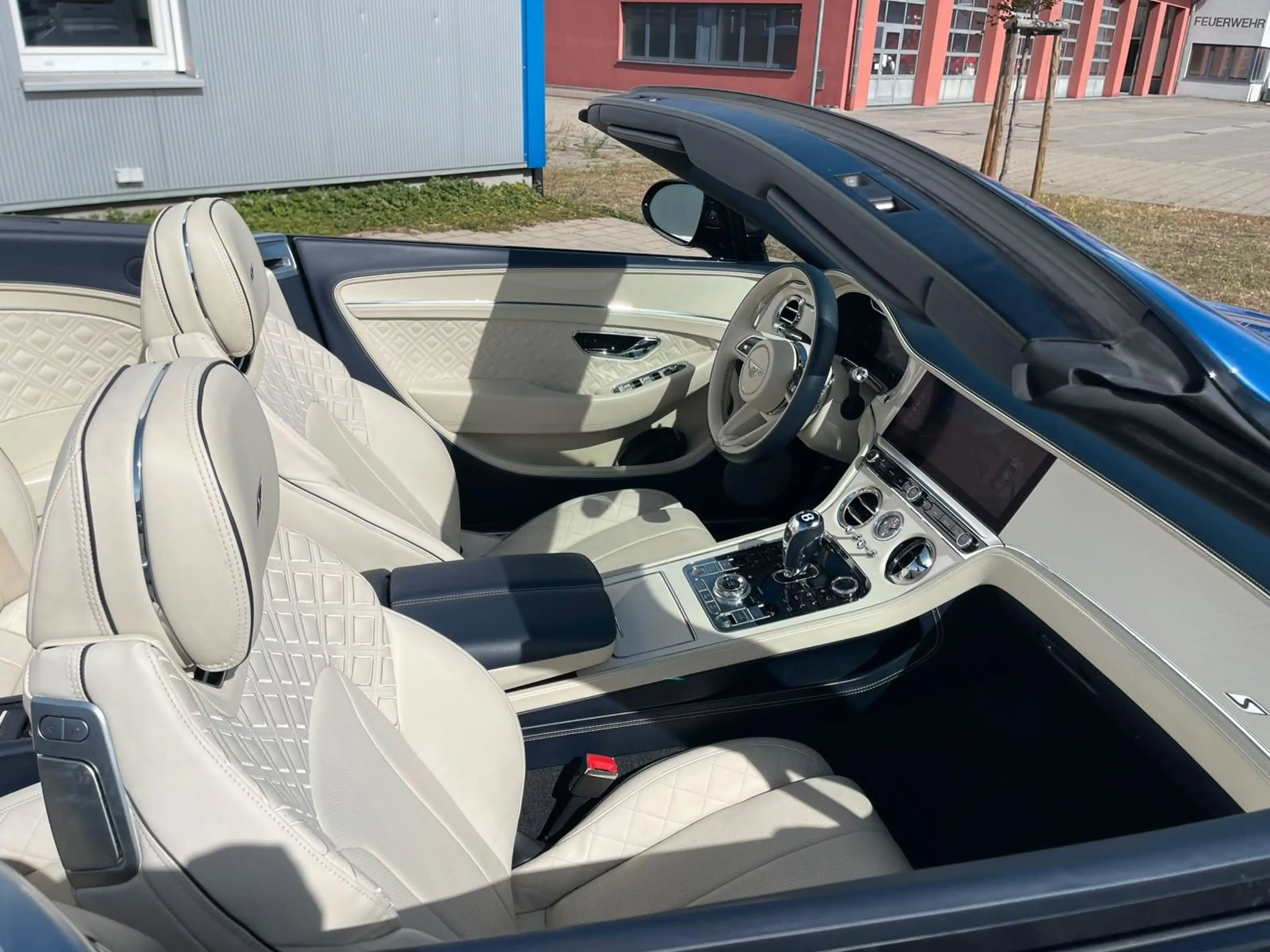 Bentley Continental GTC V8S — photo 15