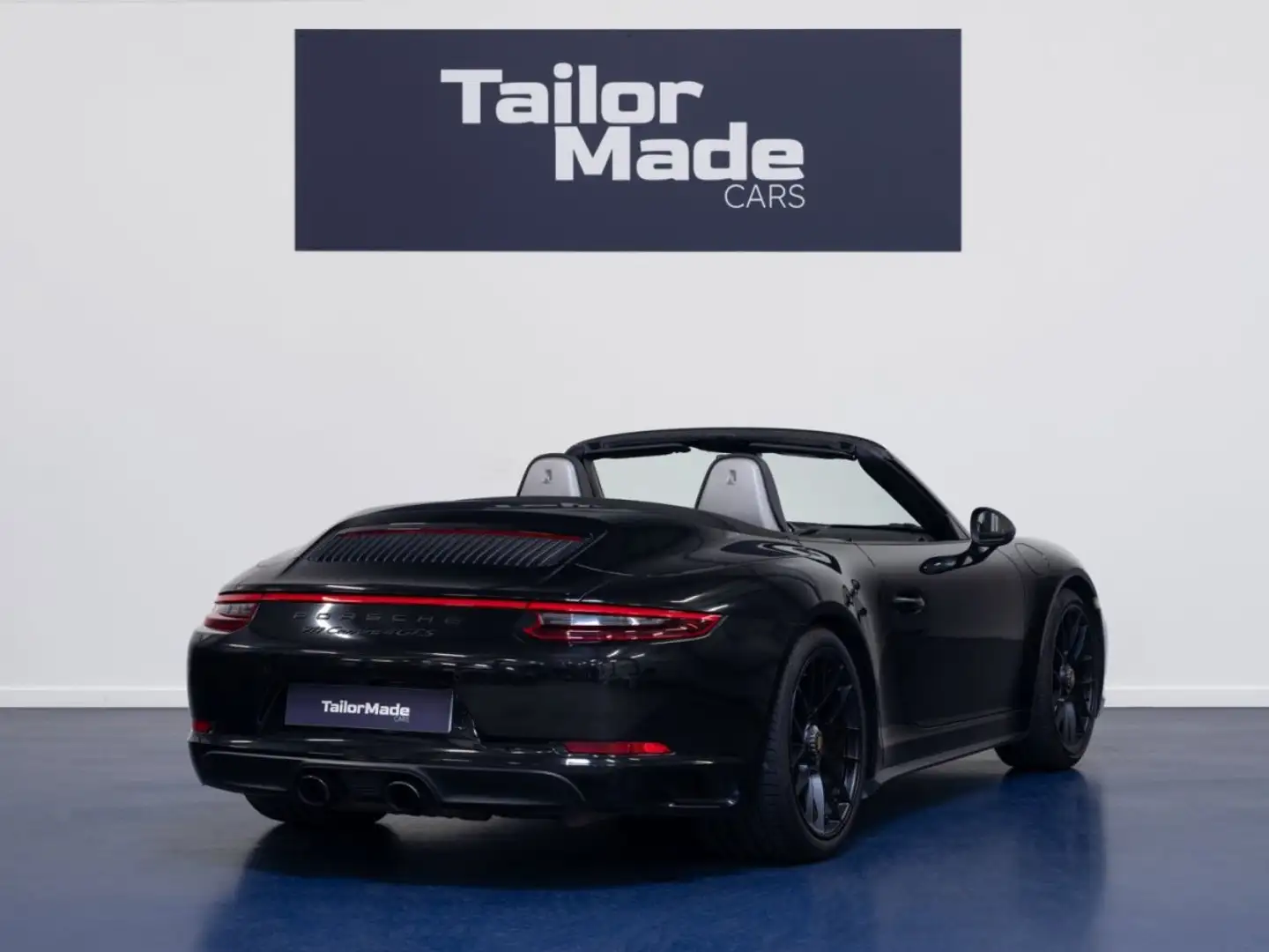 Porsche 911 Carrera 4 GTS Cabriolet - 2