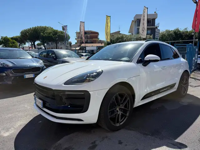 Porsche Macan view 2