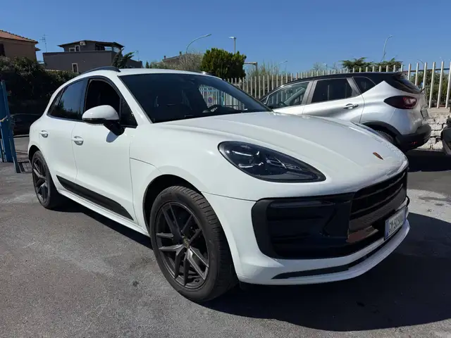 Porsche Macan view 4