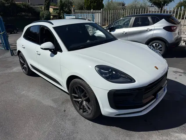 Porsche Macan view 5