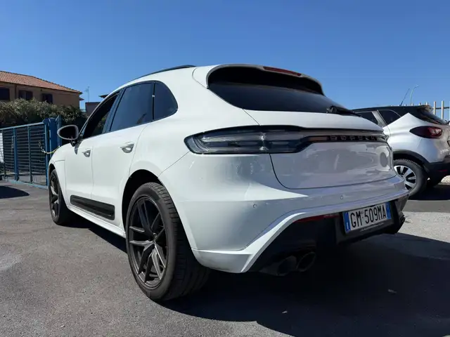 Porsche Macan view 9