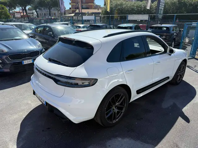 Porsche Macan view 6