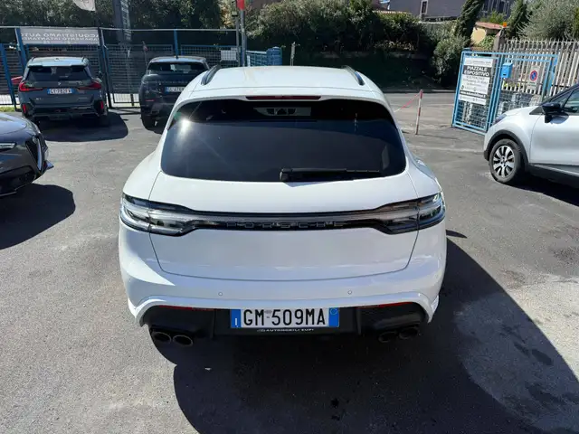 Porsche Macan view 8