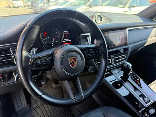 Porsche Macan view 13