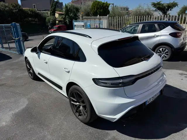 Porsche Macan view 10