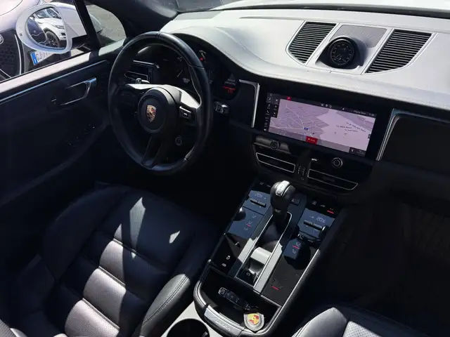 Porsche Macan view 14