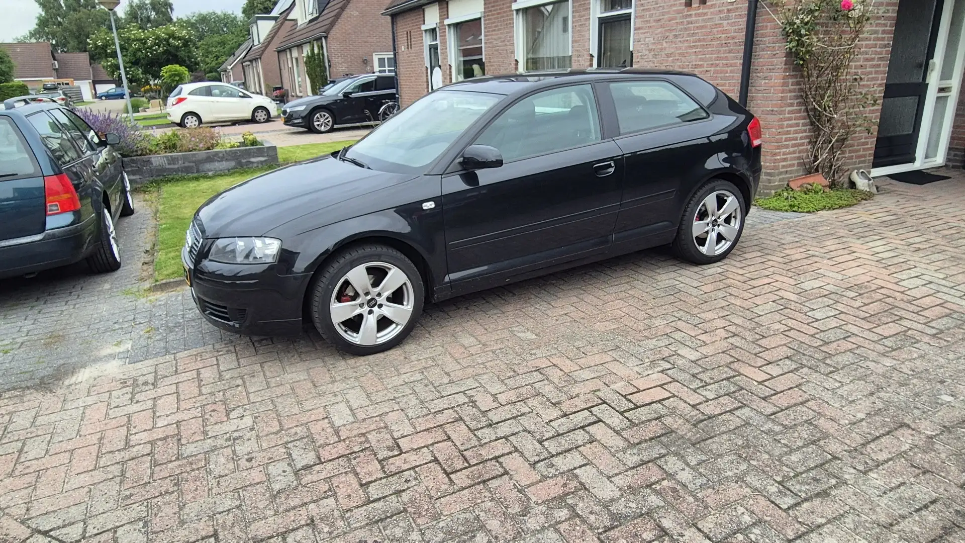 Audi A3 1.6 Attr.PL Business Zwart - 2