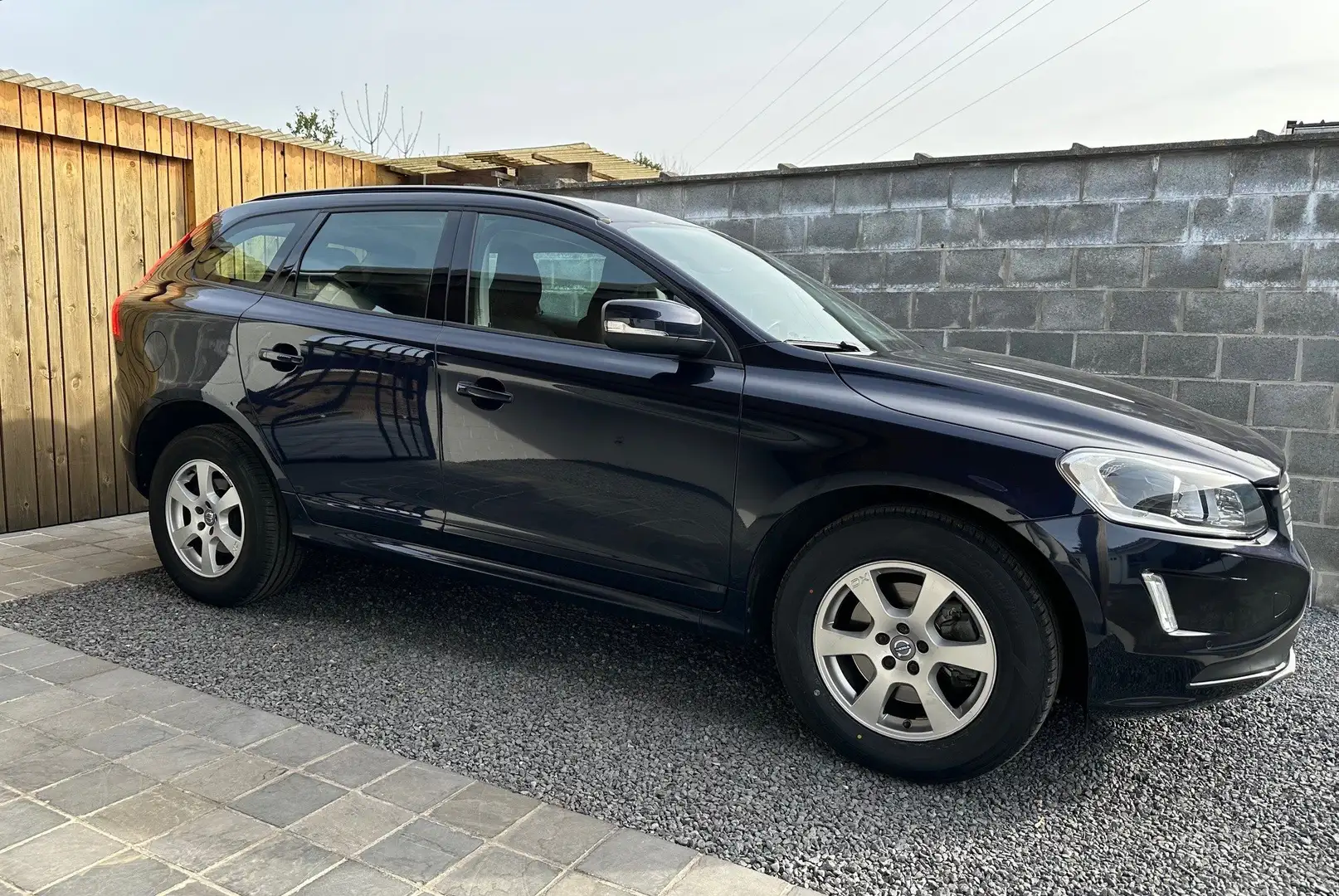 Volvo XC60 2.0 D3 Momentum Geartronic Xenon Navi BT Pdc Bleu - 1
