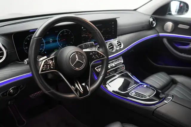 Mercedes-Benz 300 view 12