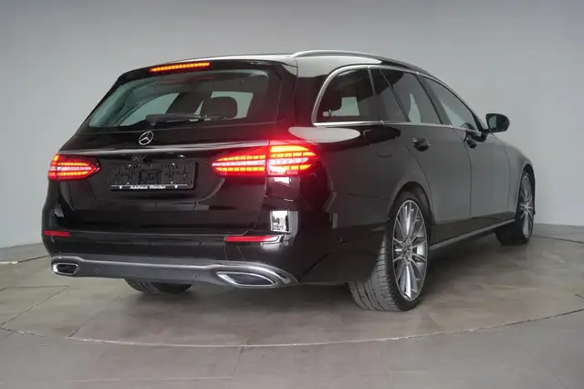 Mercedes-Benz 300 view 4