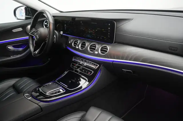 Mercedes-Benz 300 view 7
