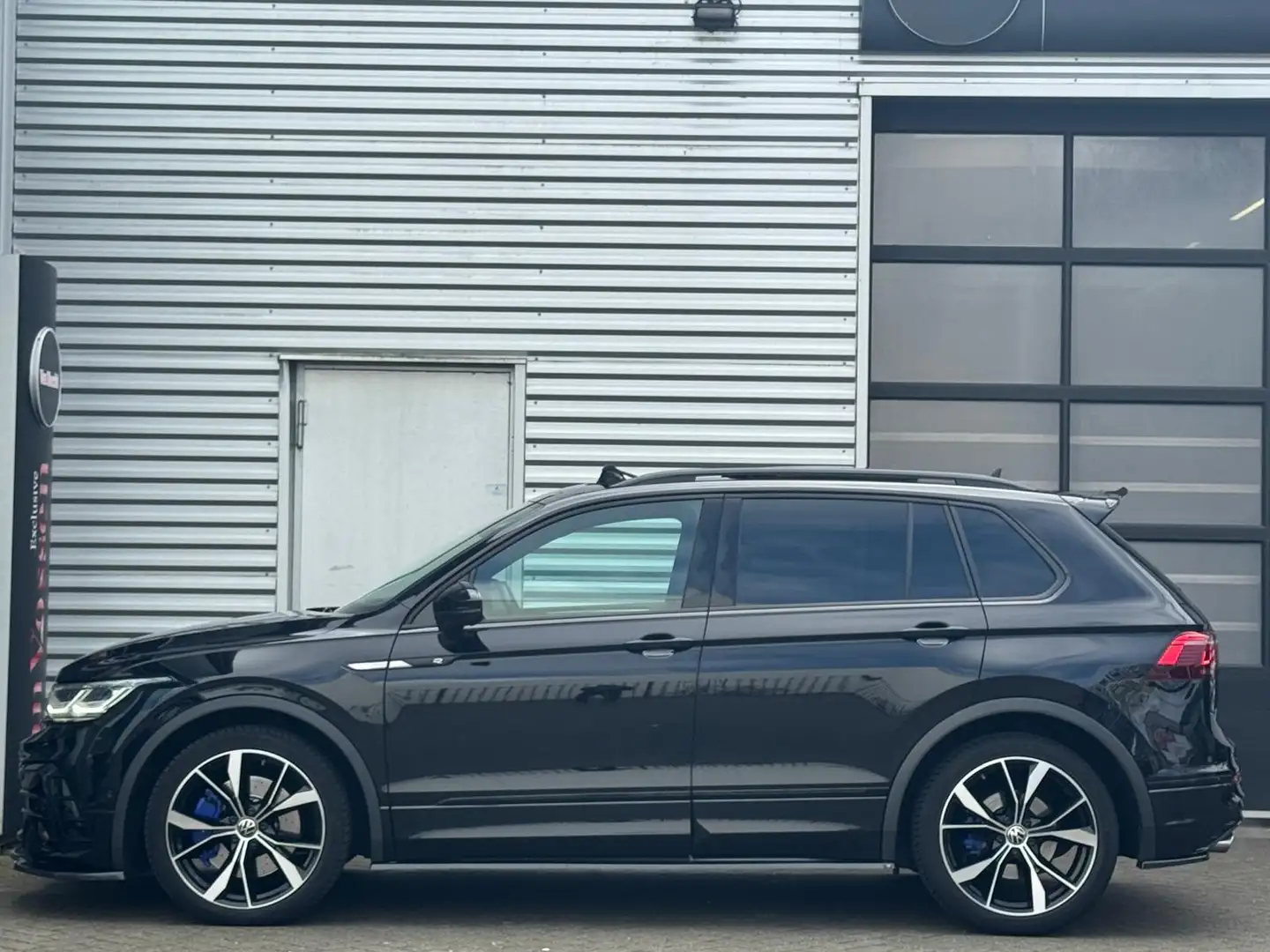Volkswagen Tiguan 2.0 TSI R 4Motion|320PK|Pano|Camera|Carplay|Memory Schwarz - 2