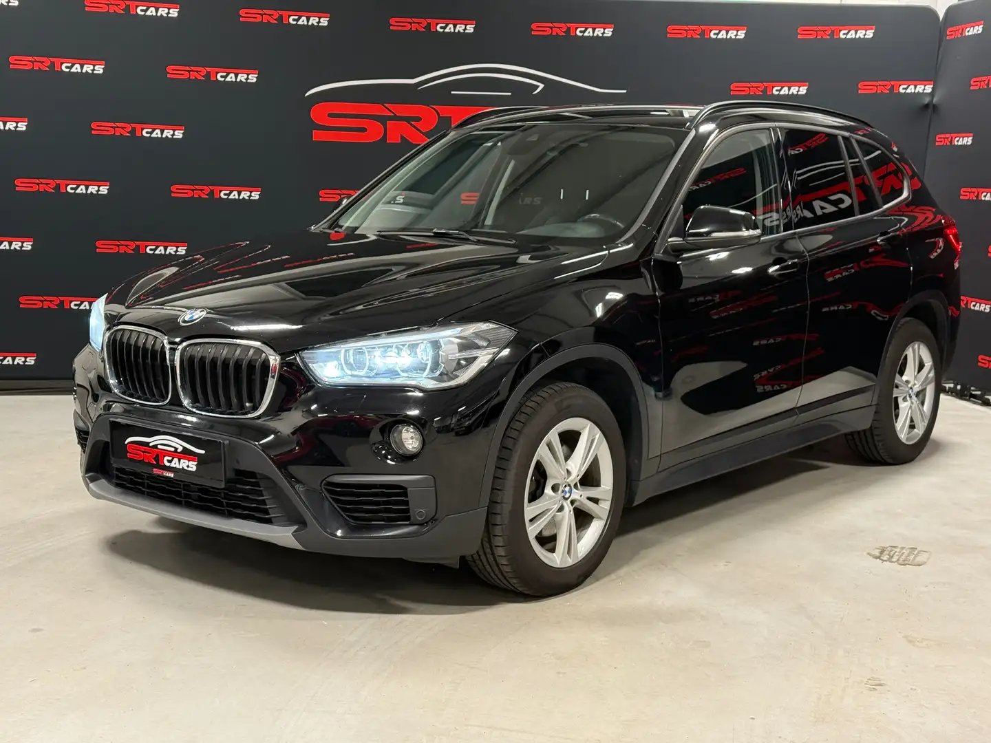 BMW X1 xDrive 18d Automatik*LED*Navi*Kamera*AHK*KeylessGo Noir - 1