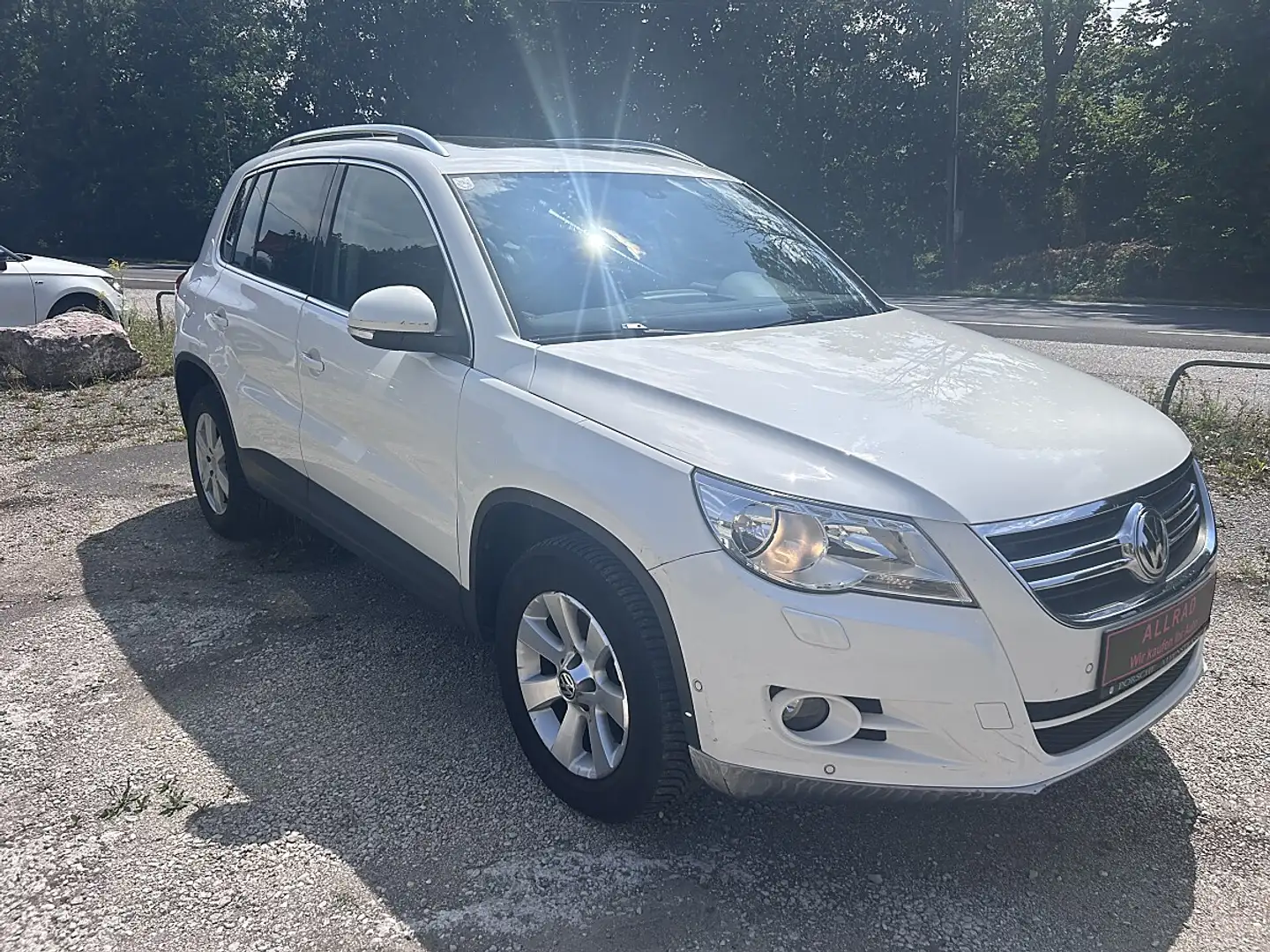 Volkswagen Tiguan 2,0 TDI 4Motion DPF Weiß - 1