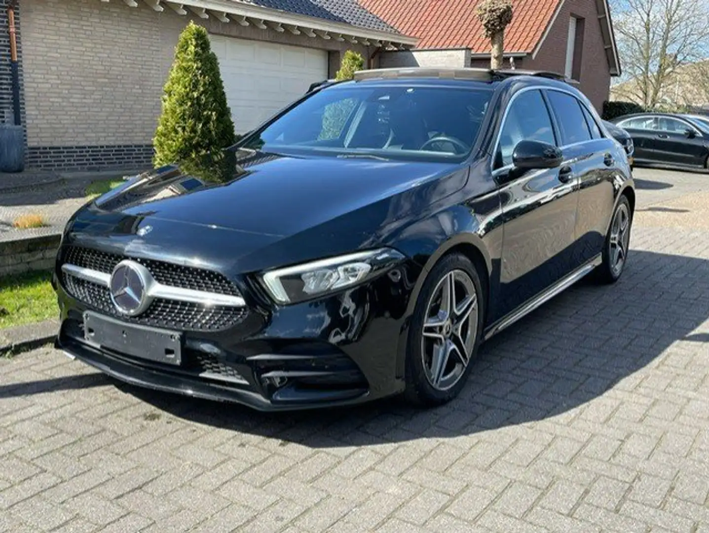 Mercedes-Benz A 180 d AMG LINE PANORAMADAK NAVI CAMERA Schwarz - 1