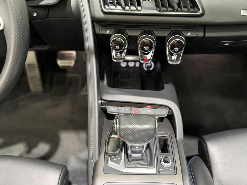 Audi R8 Spyder 5.2 FSI quattro/KAMERA/SPORTAUSPUFF/BO — photo 15