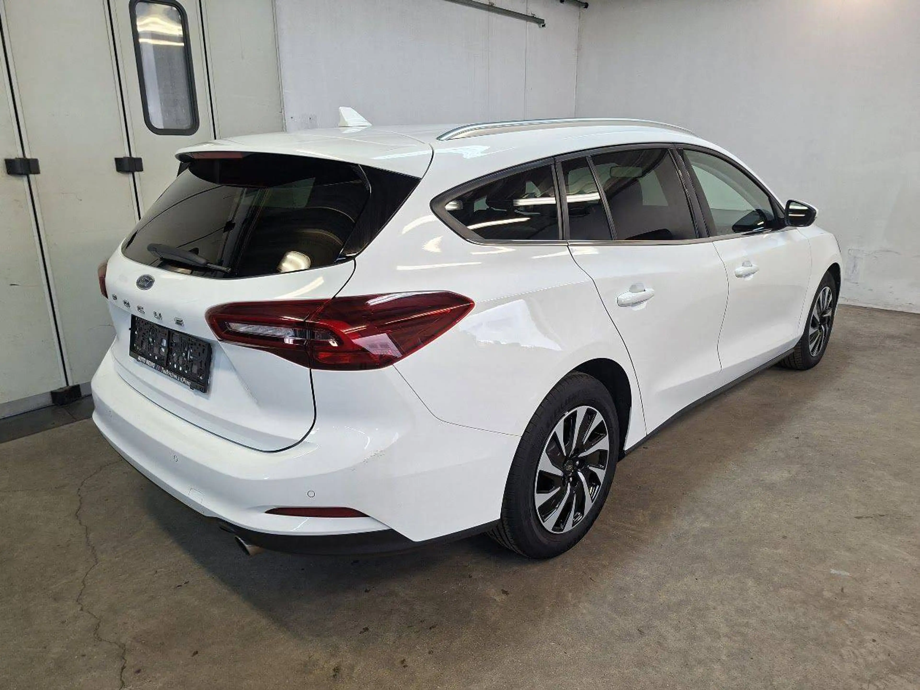 Ford Focus Kombi 1.5 EcoBlue Titanium Aut. AHK, Winter-Paket — photo 6